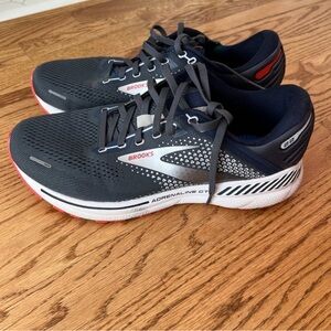 Brooks Men's Adrenaline GTS 22 Supportive
Running Shoe 9.5 2E Wide
